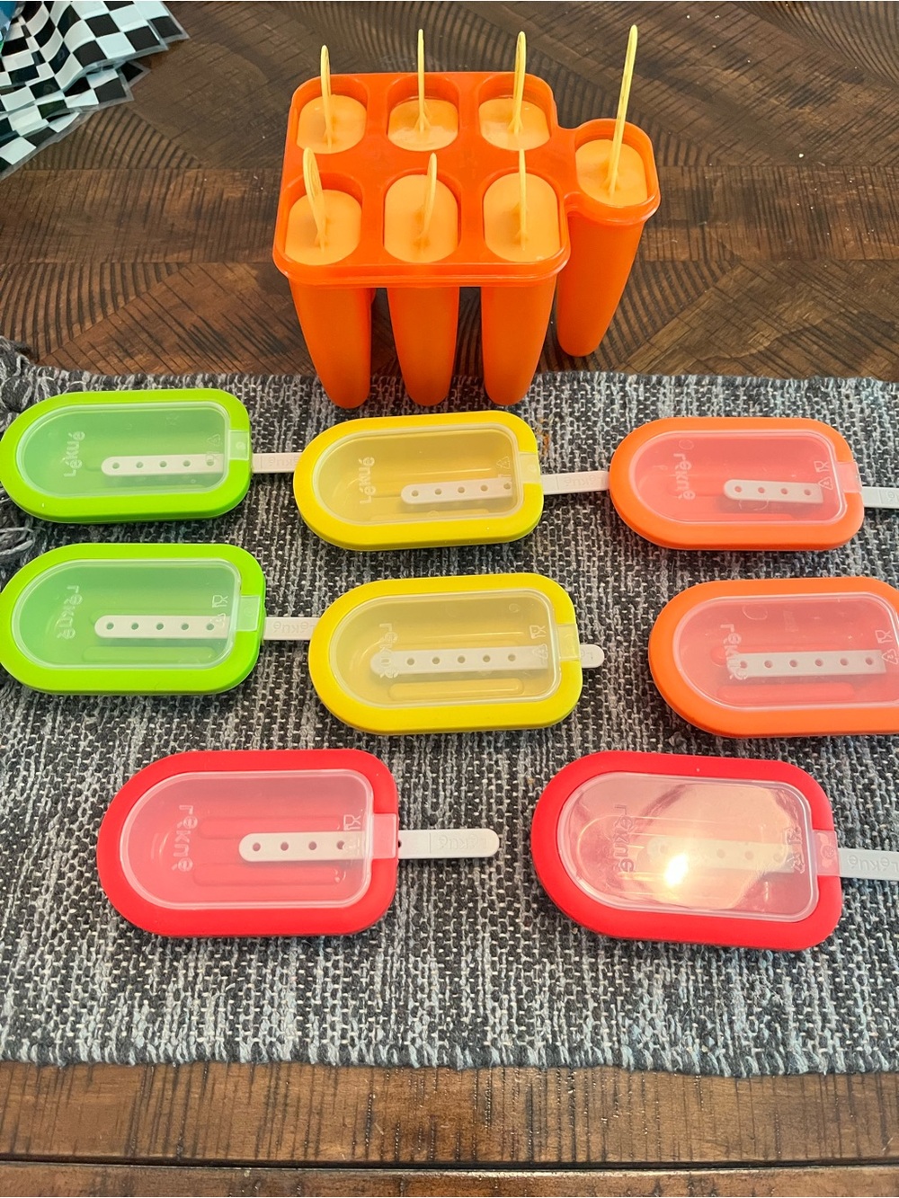 Lékué Stackable Popsicle colorful plastic silicone molds lot
